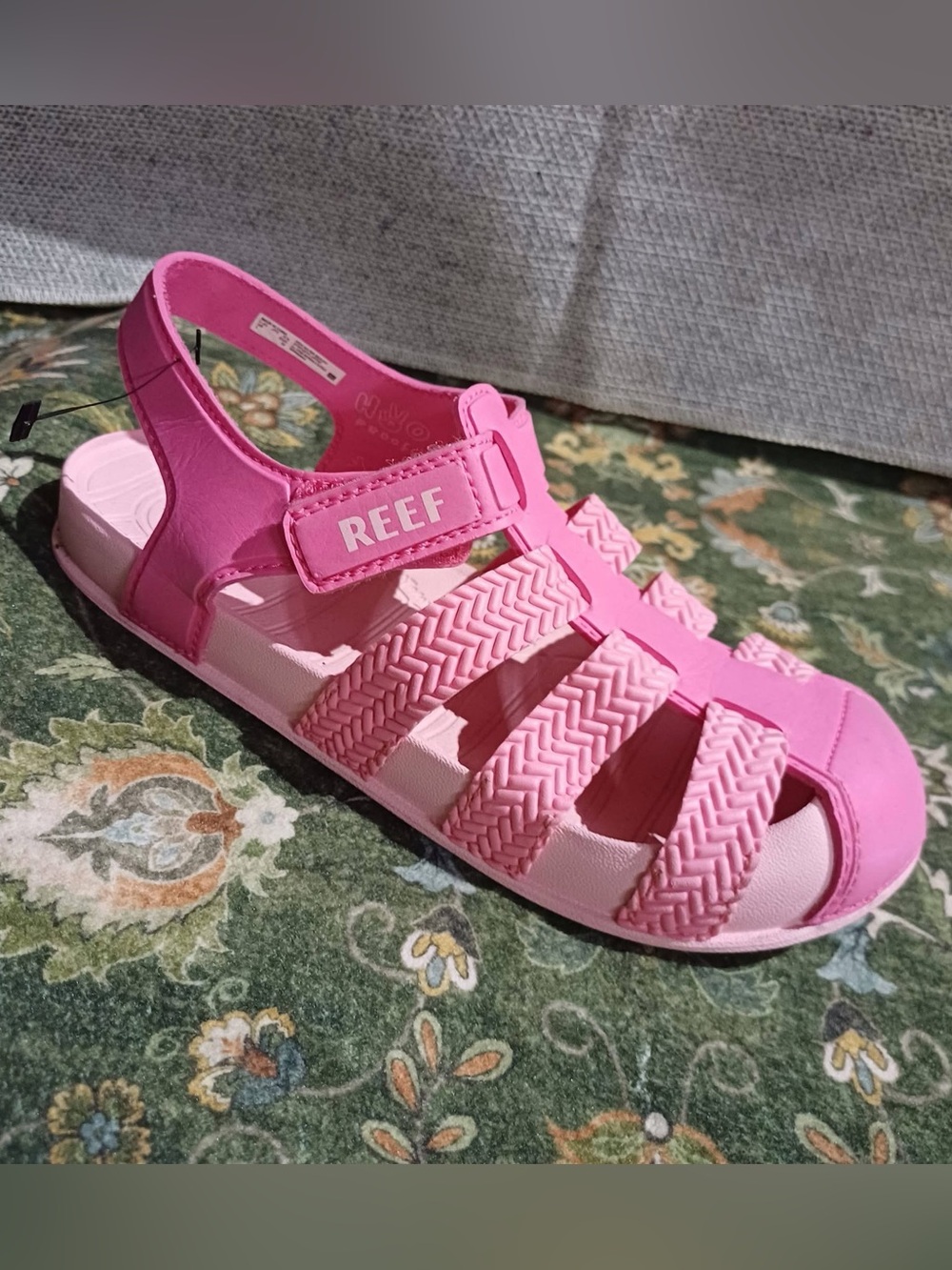 Reef Kids Pink Closed-Toe Sandals REEF water shoe beachy girls 3 foam croc like